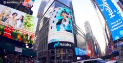 小超模包容 荣登美国纽约时代广场纳斯达克大屏！